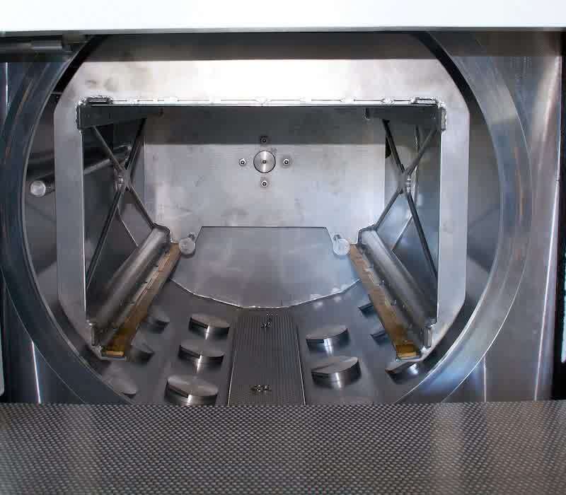 The standard equipment also includes ultrasonic elements in the working chamber. They help ensure that high cleanliness standards are met in a reliable, reproducible, and resource-efficient manner.