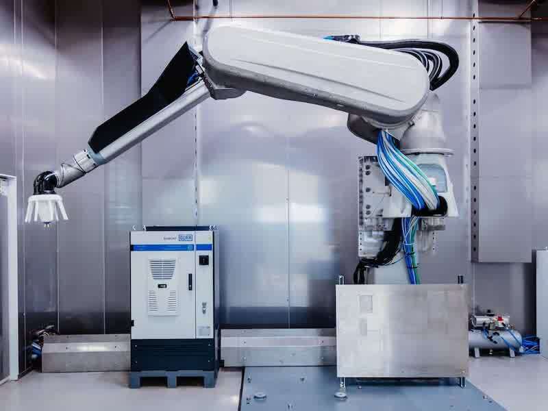 Dürr’s new EcoRP4 robot impresses with fewer components, a simplified mechanical system, and an easy-to-maintain design.