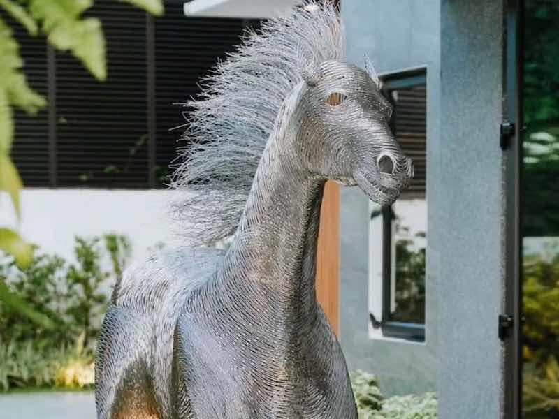 horse sculpture