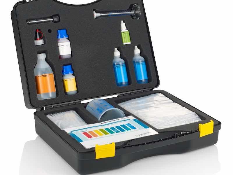 The easy-to-use Maxicheck Test Kit contains all necessary accessories for regular monitoring of solvent condition. 